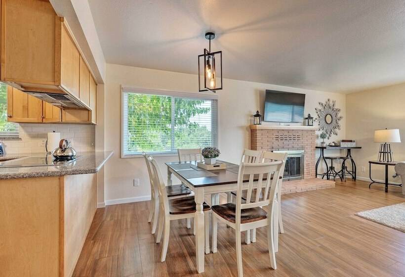 Sierra Nevada Mountain Retreat, Set On Citrus Farm