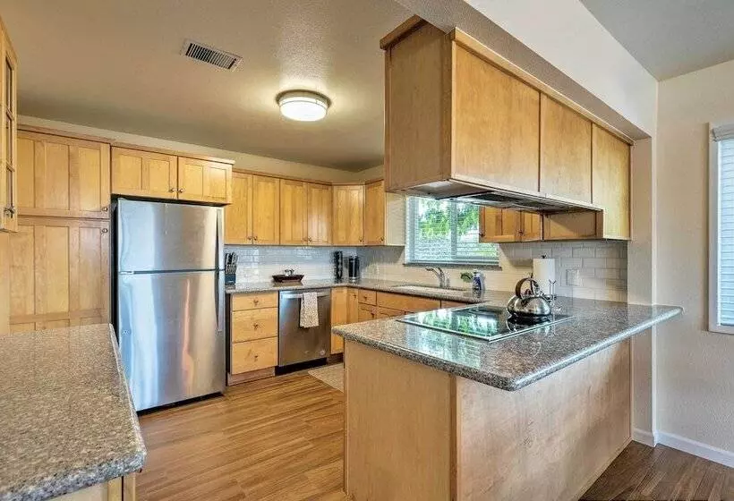 Sierra Nevada Mountain Retreat, Set On Citrus Farm