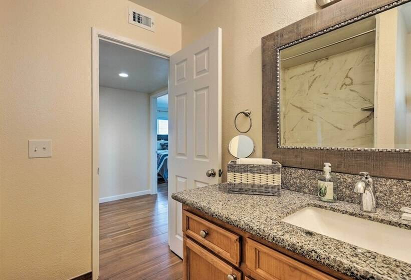 Sierra Nevada Mountain Retreat, Set On Citrus Farm