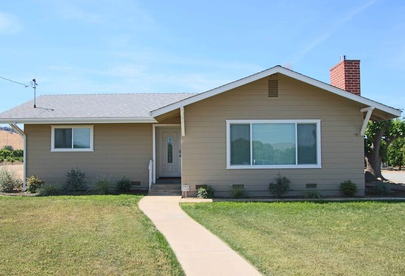 Sierra Nevada Mountain Retreat, Set On Citrus Farm