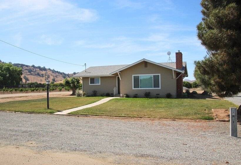 Sierra Nevada Mountain Retreat, Set On Citrus Farm