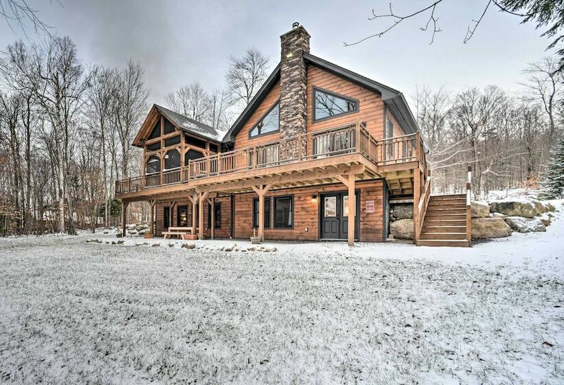 Spacious Cabin On Silver Lake: Hike & Ski!