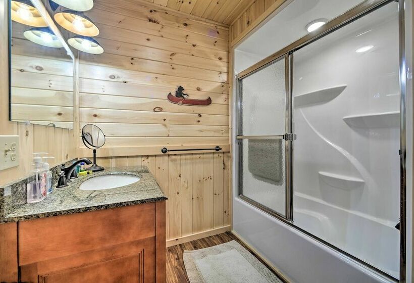 Spacious Cabin On Silver Lake: Hike & Ski!