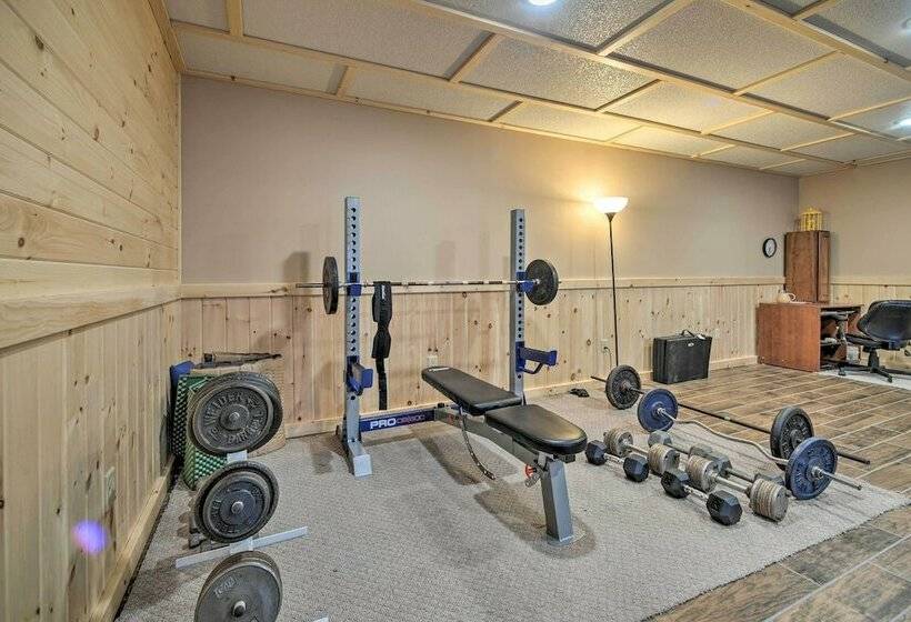 Spacious Cabin On Silver Lake: Hike & Ski!