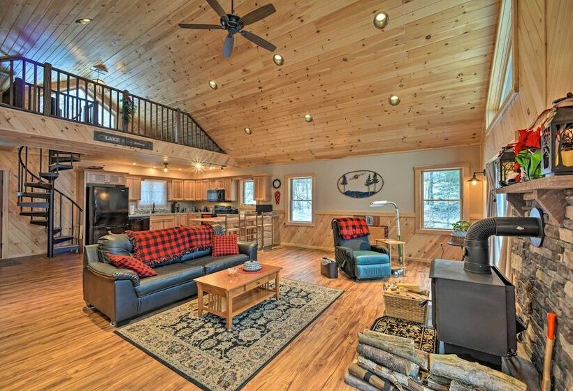 Spacious Cabin On Silver Lake: Hike & Ski!