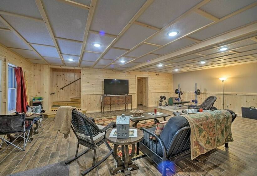 Spacious Cabin On Silver Lake: Hike & Ski!