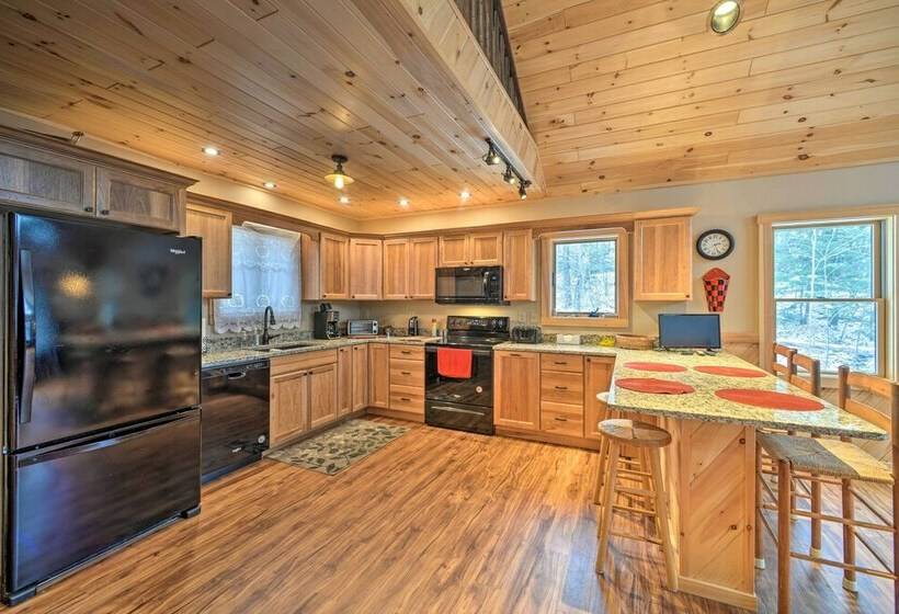 Spacious Cabin On Silver Lake: Hike & Ski!