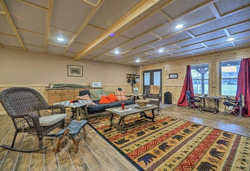 Spacious Cabin On Silver Lake: Hike & Ski!