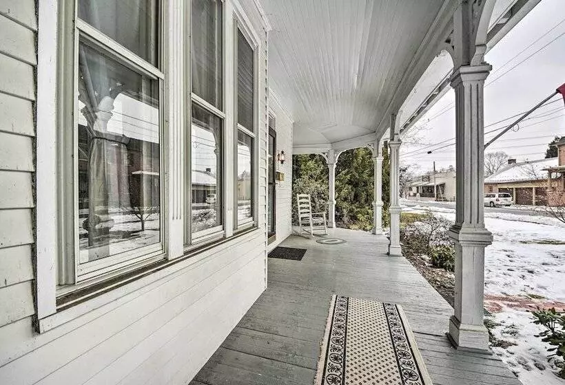 Spacious Getaway: 7 Mi To Whitetail Slopes!