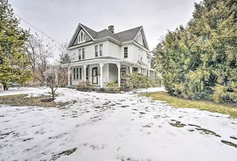 Spacious Getaway: 7 Mi To Whitetail Slopes!