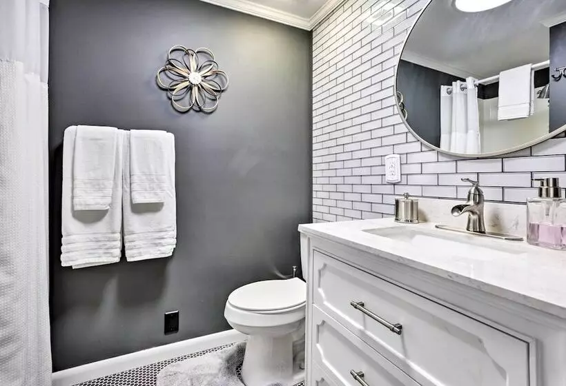 Sunny Florida Abode   Patio, Pool, & Fire Pit