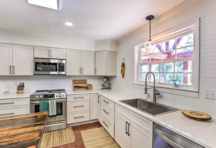 Sunny Florida Abode   Patio, Pool, & Fire Pit