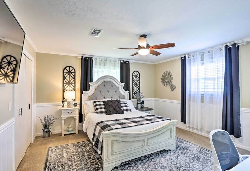 Sunny Florida Abode   Patio, Pool, & Fire Pit