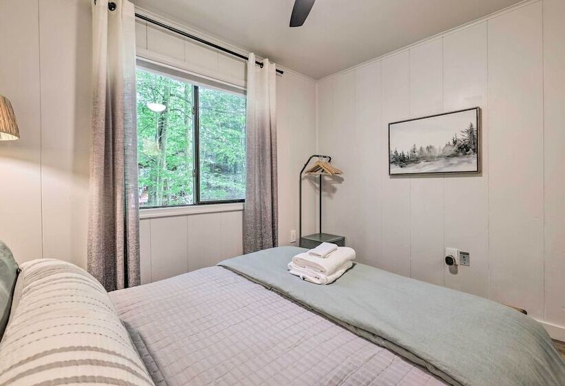 Sweetfern Gouldsboro Cabin: Deck + Lake Access