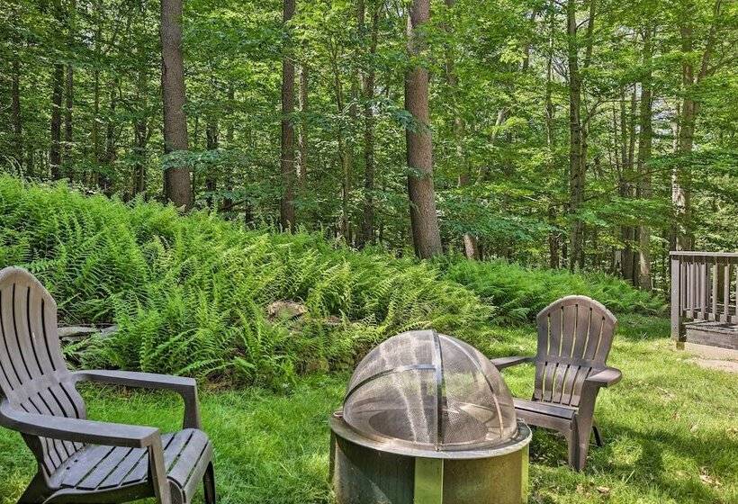 Sweetfern Gouldsboro Cabin: Deck + Lake Access