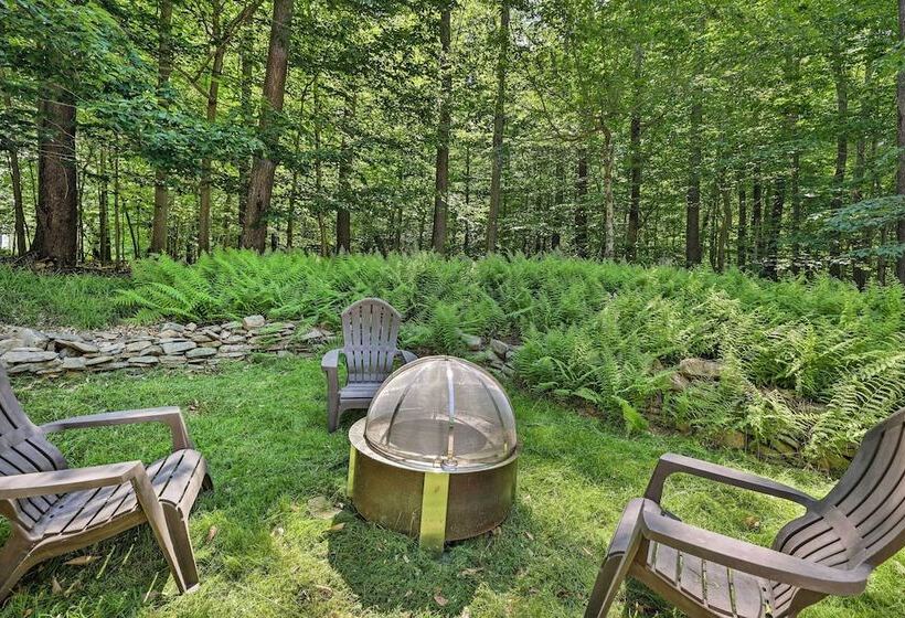 Sweetfern Gouldsboro Cabin: Deck + Lake Access