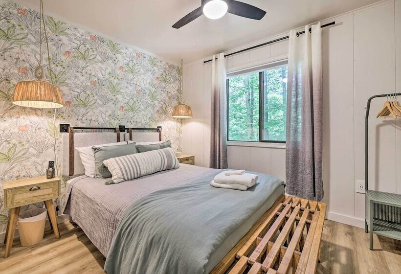 Sweetfern Gouldsboro Cabin: Deck + Lake Access