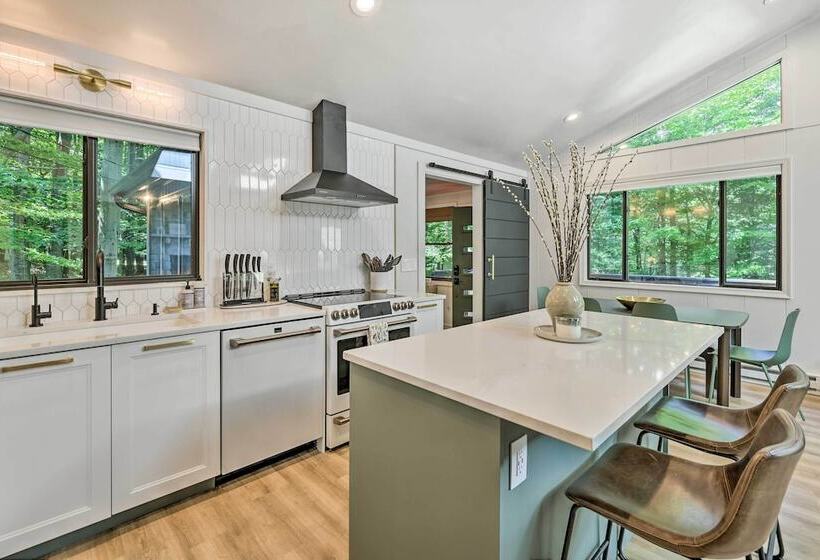 Sweetfern Gouldsboro Cabin: Deck + Lake Access