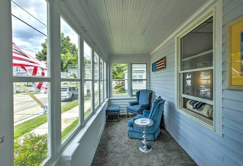 Two Rivers Home W/ Yard ~ Half Mile To Beach!