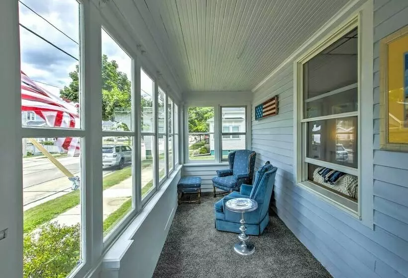 Two Rivers Home W/ Yard ~ Half Mile To Beach!