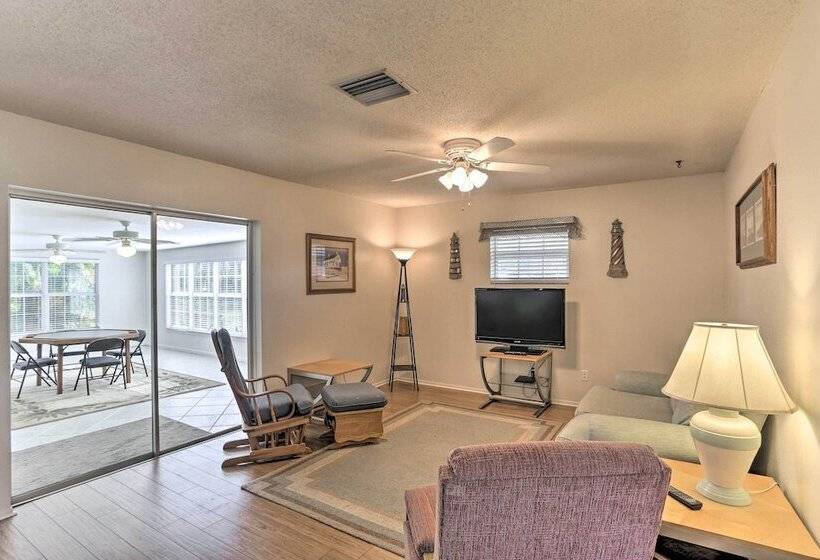 Bokeelia Retreat   Fishing Docks & Canals Nearby!