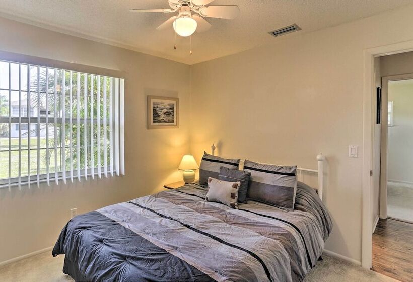 Bokeelia Retreat   Fishing Docks & Canals Nearby!