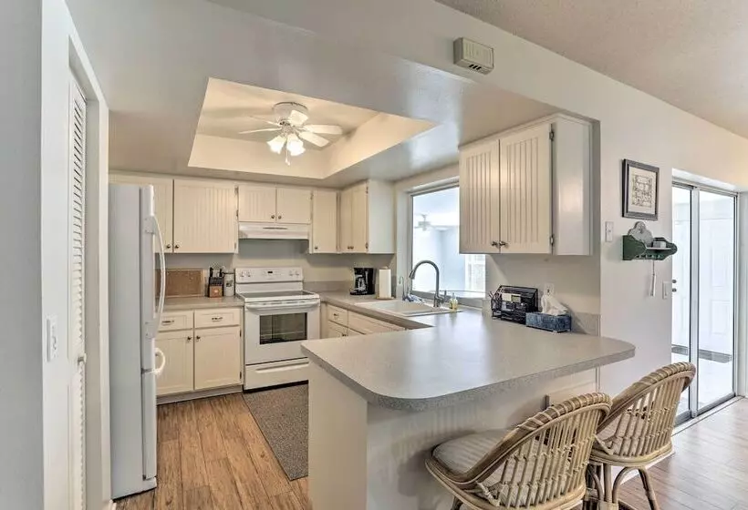 Bokeelia Retreat   Fishing Docks & Canals Nearby!