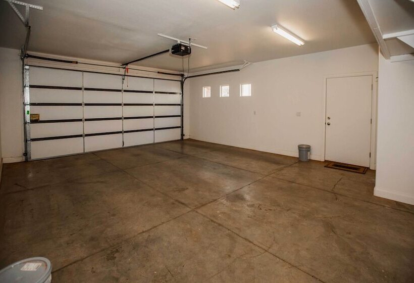 Zion Area Home W/ Scenic Views & Private Hot Tub!