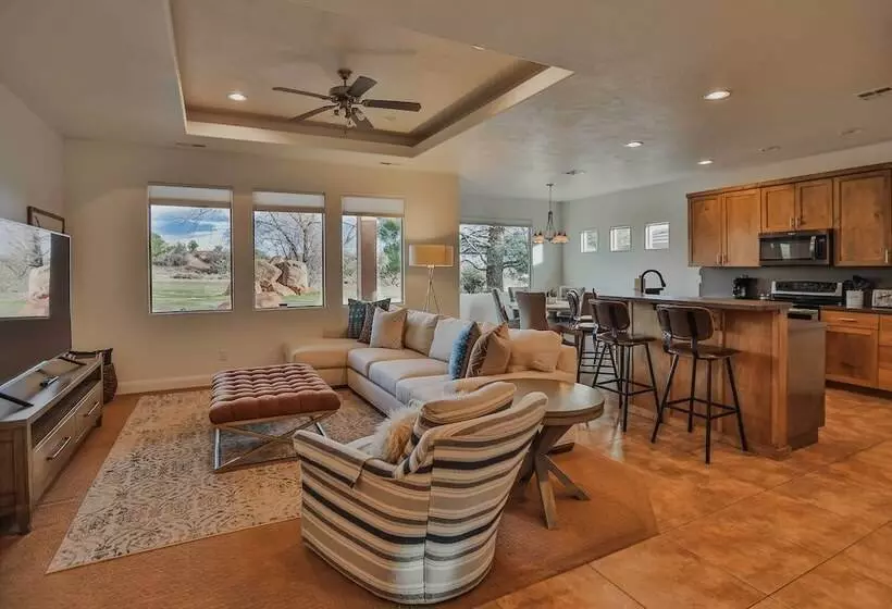 Zion Area Home W/ Scenic Views & Private Hot Tub!