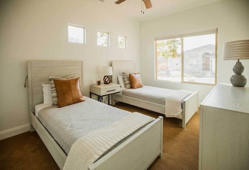 Zion Area Home W/ Scenic Views & Private Hot Tub!