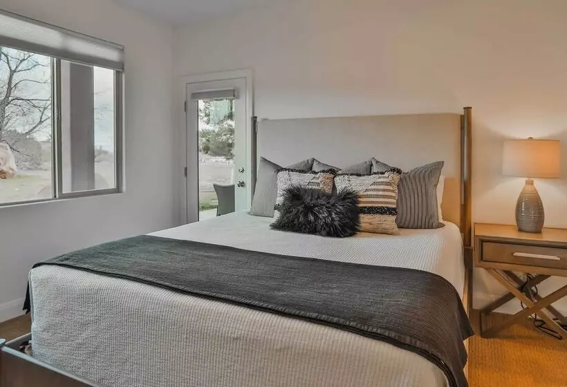 Zion Area Home W/ Scenic Views & Private Hot Tub!