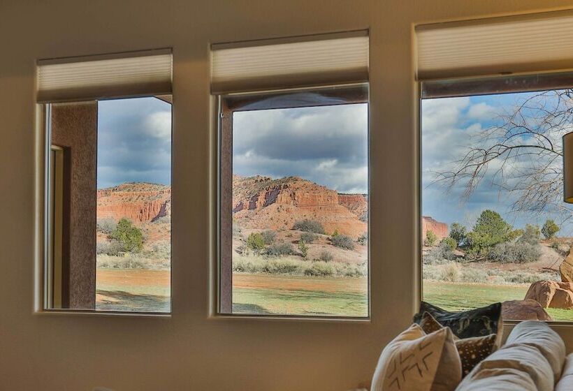 Zion Area Home W/ Scenic Views & Private Hot Tub!