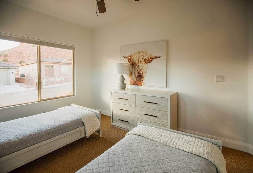 Zion Area Home W/ Scenic Views & Private Hot Tub!