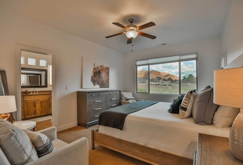 Zion Area Home W/ Scenic Views & Private Hot Tub!