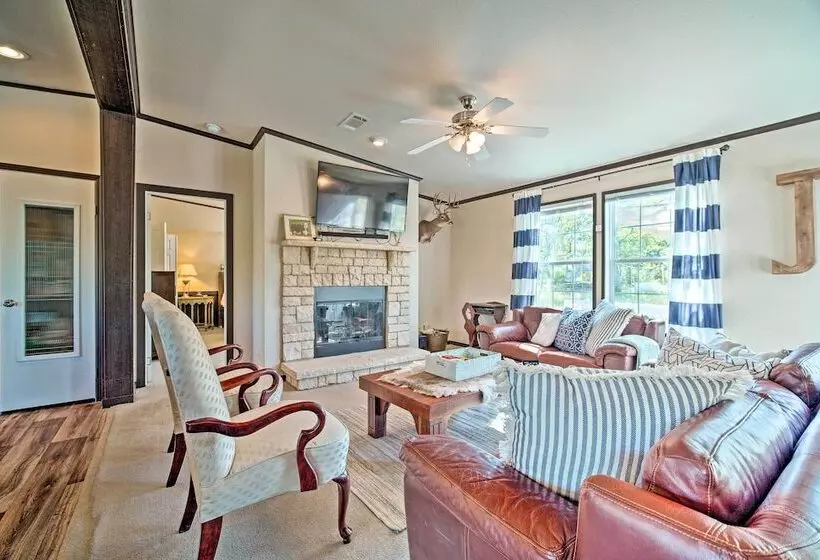 Calm Retreat W/ Ponds ~ 12 Mi To Somerville Lake