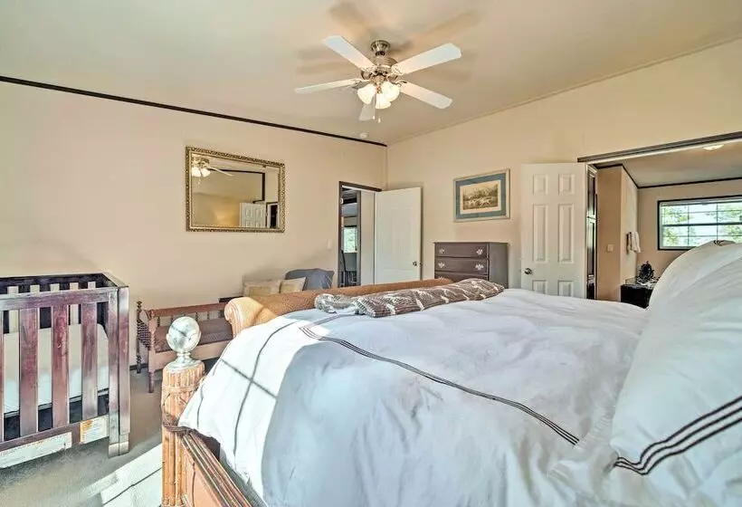 Calm Retreat W/ Ponds ~ 12 Mi To Somerville Lake