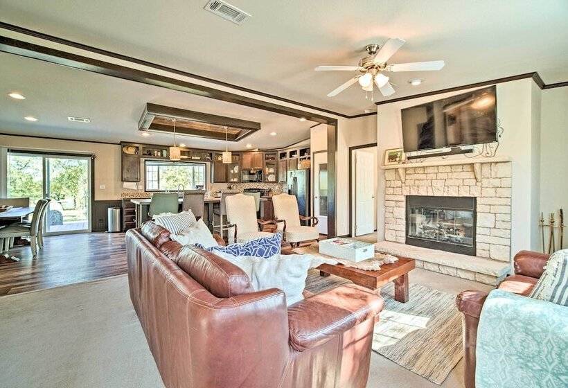 Calm Retreat W/ Ponds ~ 12 Mi To Somerville Lake