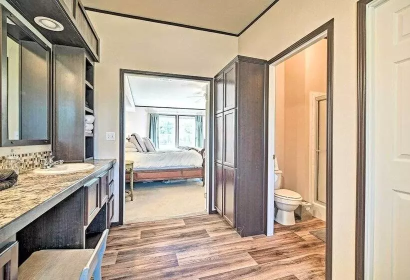 Calm Retreat W/ Ponds ~ 12 Mi To Somerville Lake