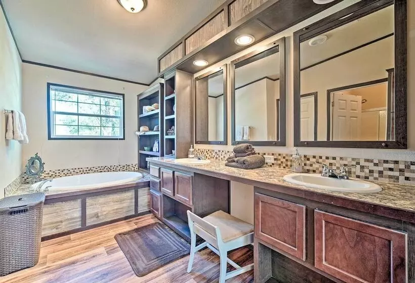 Calm Retreat W/ Ponds ~ 12 Mi To Somerville Lake