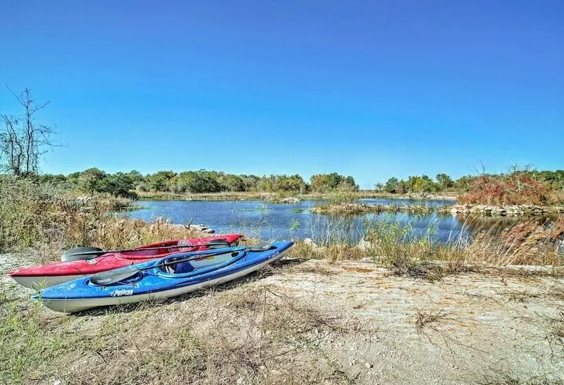 Calm Retreat W/ Ponds ~ 12 Mi To Somerville Lake