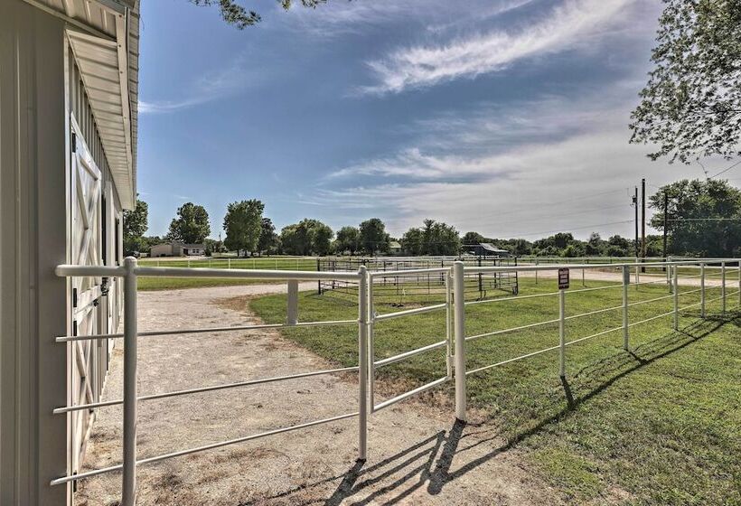 Carthage Family Home W/porch + Horse Boarding