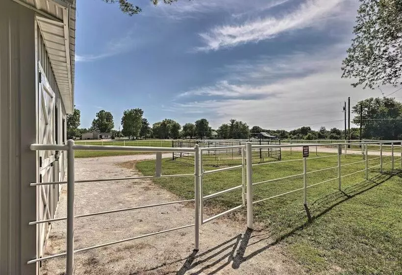Carthage Family Home W/porch + Horse Boarding