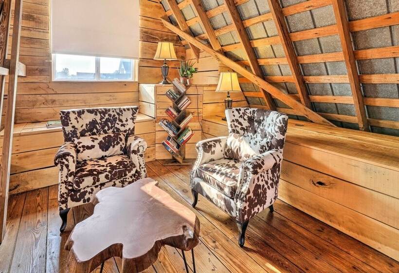 Charming Jeffersonville Barndominium W/ Fire Pit!
