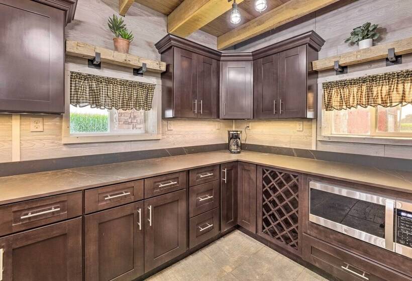 Charming Jeffersonville Barndominium W/ Fire Pit!