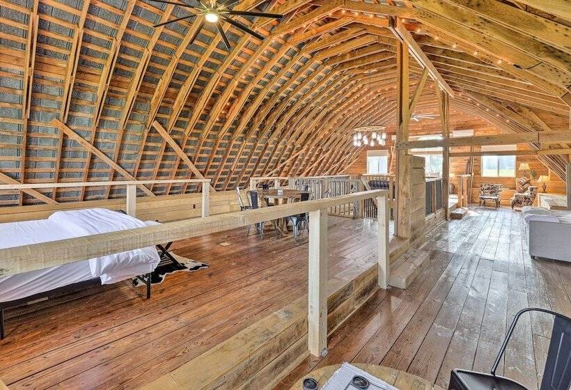 Charming Jeffersonville Barndominium W/ Fire Pit!