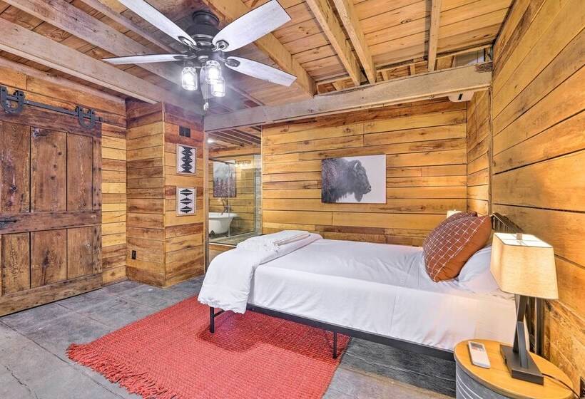 Charming Jeffersonville Barndominium W/ Fire Pit!