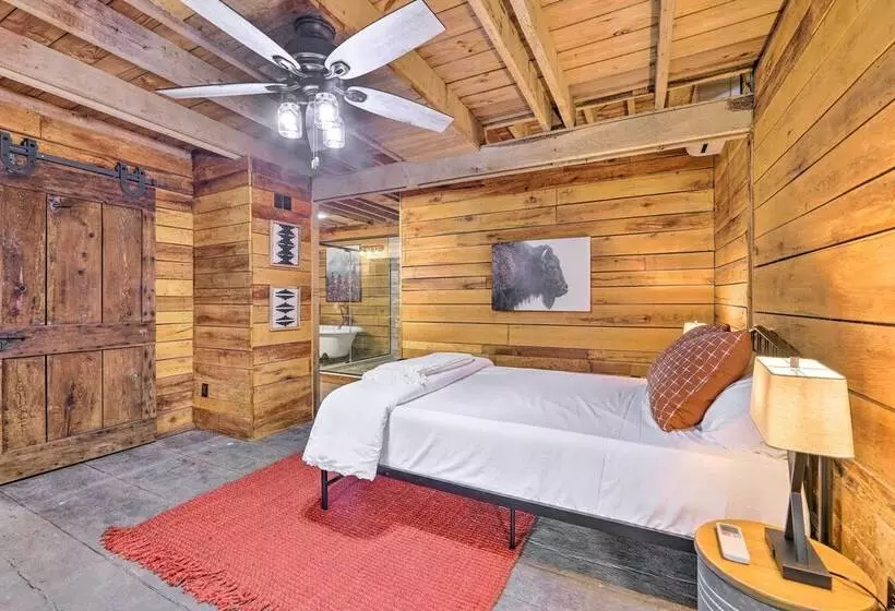 Charming Jeffersonville Barndominium W/ Fire Pit!