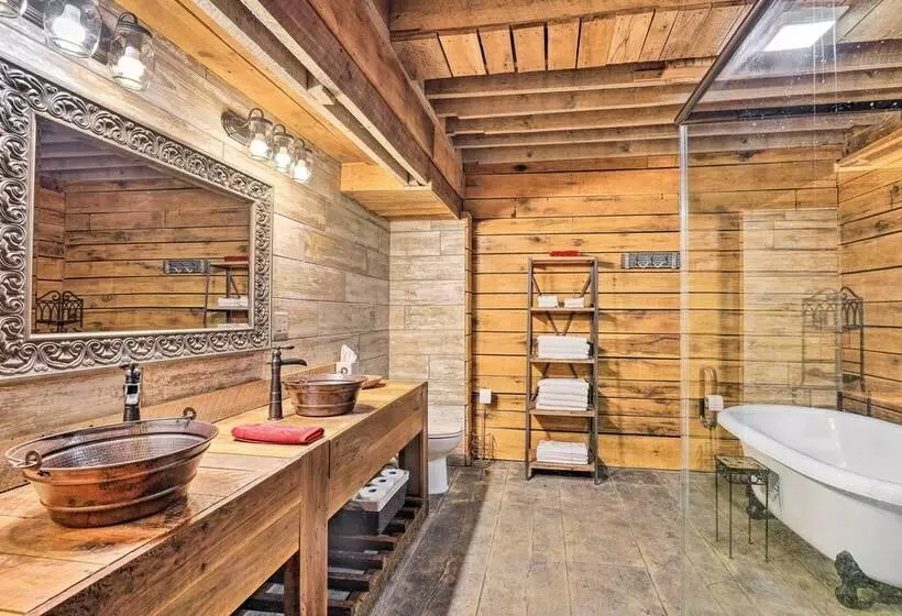 Charming Jeffersonville Barndominium W/ Fire Pit!