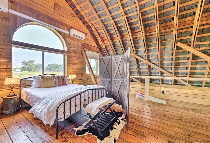 Charming Jeffersonville Barndominium W/ Fire Pit!