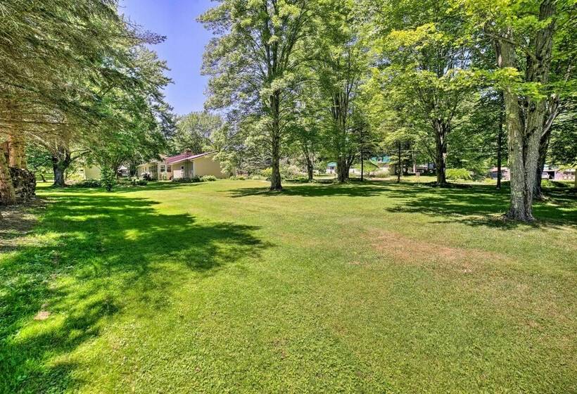 Charming Pymatuning Lake House Near Park & Beach